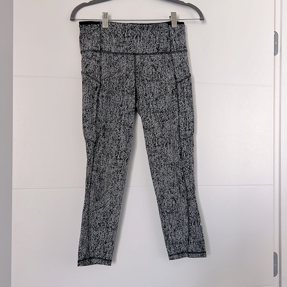 Lululemon leggings- they have pockets in each side. One pocket is zipper.